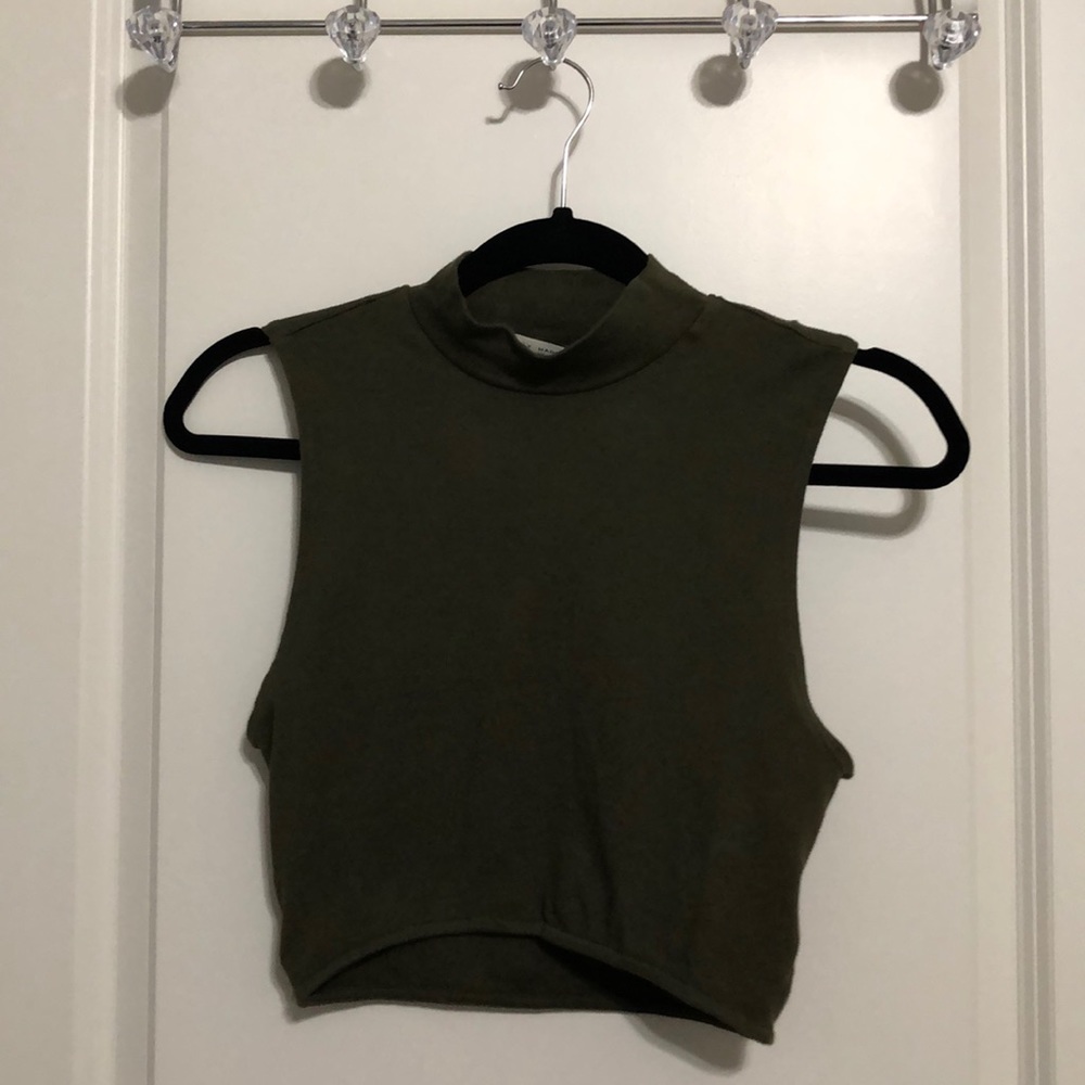 UO Mock Neck Crop Top